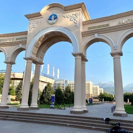 Отличная Квартира Со Всеми Удобствами. Almaty Eksteriør bilde