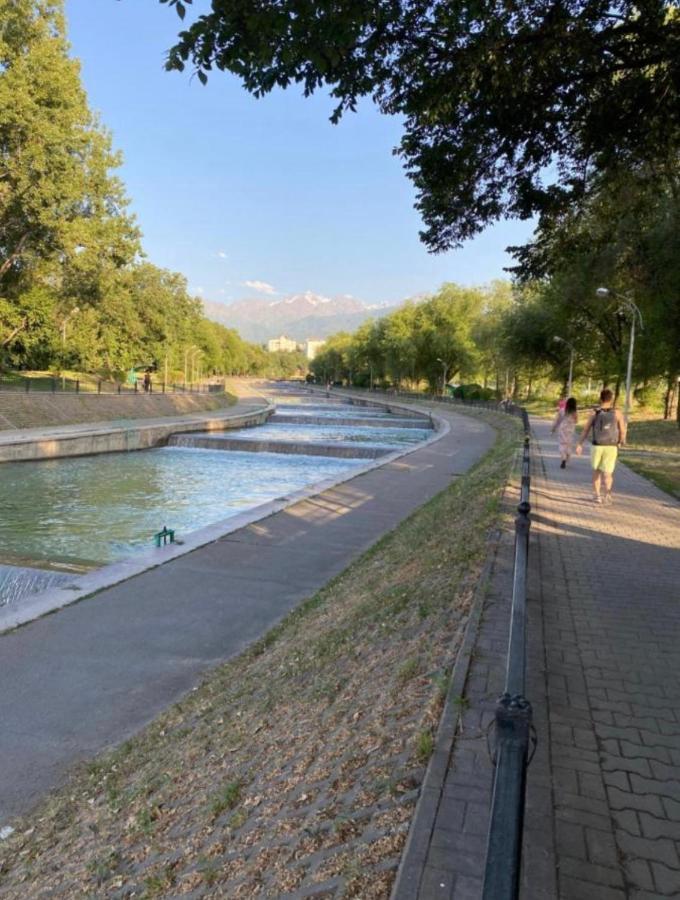Отличная Квартира Со Всеми Удобствами. Almaty Eksteriør bilde